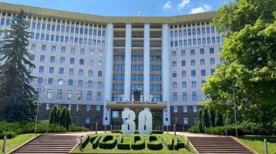 «Перезапуск системы»? В Молдове начались массовые увольнения госчиновников