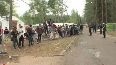 Вести в 20:00. Испытание мигрантами: ЕС не спешит помогать Прибалтике в борьбе с нелегалами
