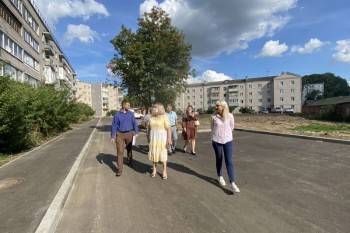 Марина Денисова обсудила с жителями Лукьяново качество ремонта дворов