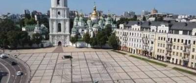 Прокуратура изъяла два автомобиля, на которых устроили дрифт на Софийской площади в Киеве