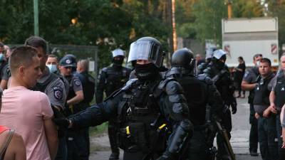 Полиция в Вильнюсе применила слезоточивый газ при разгоне митингующих