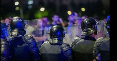 Полиция начала досудебное расследование по факту организации беспорядков возле Сейма Литвы