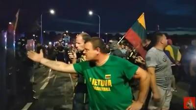 Новости на "России 24". В Литве полиция начала жесткие задержания протестующих