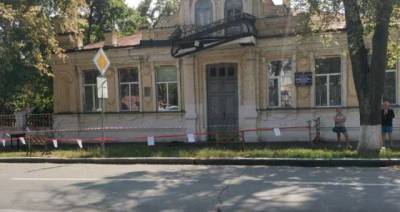В Полтаве демонтировали балкон здания, с которого выступал Гитлер