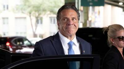 «Лучшее, чем я могу помочь»: губернатор Нью-Йорка Куомо объявил об отставке на фоне обвинений в домогательствах