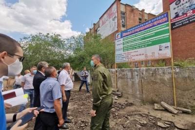 Власти Краснокаменска не могут огородить опасный недострой из-за наличия собственника