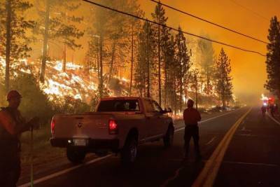 В Калифорнии рекордный лесной пожар уничтожил около 900 домов