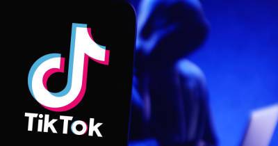 TikTok начал удалять связанные с "синим китом" хештеги