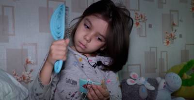 "Приятно, когда делаешь добро": Восьмилетняя девочка из Челябинска пожертвовала свои волосы на парики для онкобольных детей
