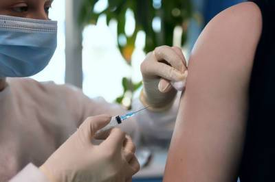 Гинцбург сообщил о регистрации детской вакцины от COVID-19 в сентябре