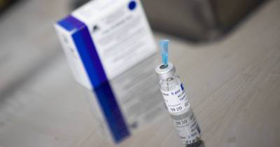 Гинцбург рассказал о побочном эффекте вакцины от коронавируса для подростков