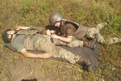 На Донбассе двое военных получили осколочные ранения, один - погиб