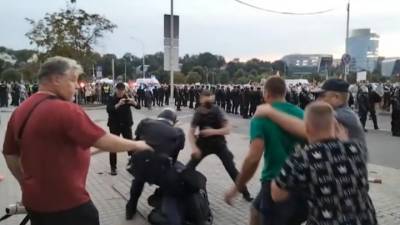 Новости на "России 24". Протесты в Литве: к сейму подтягивали бронемашины с пулеметами