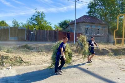 Регоператор поддержал жителей с. Капустин Яр в проведении субботника