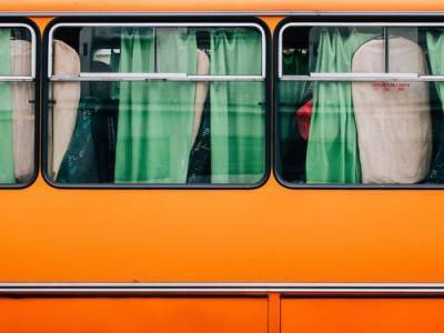 В Крыму из-за жары пассажир автобуса полез через окно