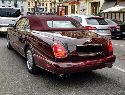 В Киеве заметили роскошный Bentley (ФОТО)