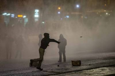 В Вильнюсе протестующих разгоняли слезоточивым газом и мира
