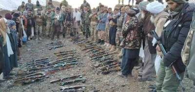 Сотни афганских силовиков сдались талибам