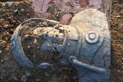 Жители Сахалина нашли на свалке памятник Гагарину
