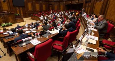 Отключить эфир։ депутаты вновь переругались в парламенте Армении. Видео