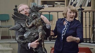 Статуя и кошки-копилки: Реквизит из советских фильмов, который появлялся в нескольких картинах