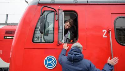 Школьнику ампутировали палец после ЧП с грузовым поездом в Петербурге
