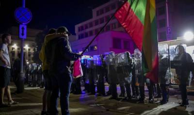 Газ и жесткие задержания: чем закончились беспорядки в Литве