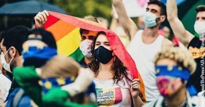 Борьба с гомосексуализмом оставит Польшу и Венгрию без денег