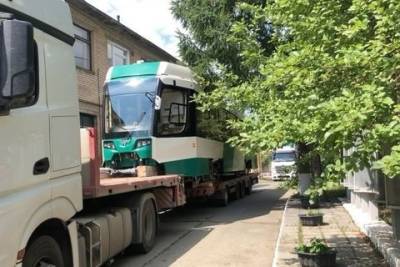 В Челябинск привезли еще восемь новых трамваев