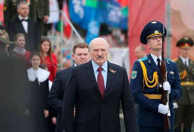Врач объяснила странную походку Лукашенко