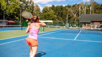 Москвичам рассказали, в каких парках можно сыграть в теннис