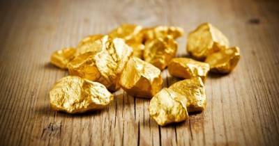 Почему золото дешевеет. Что будет с ценами до конца года