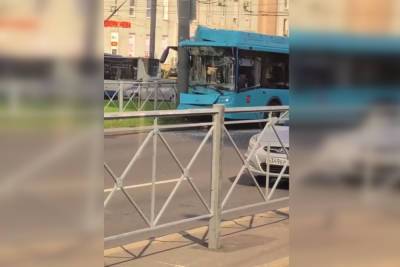 Семь человек пострадали в ДТП с автобусом на Ленинском проспекте