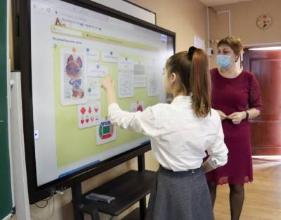 В астраханские школы Астрахани закупают оборудование для создания цифровой образовательной среды