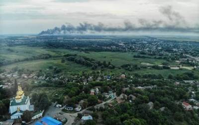 В Сумской области два дня горит мусорный полигон