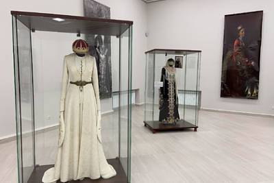 В Карачаево-Черкесии открылась выставка национальных платьев