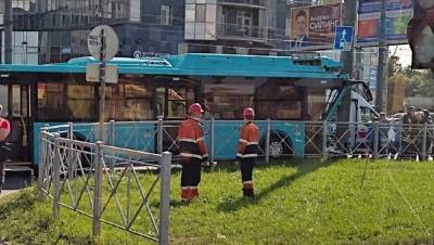 Полиция и прокуратура проводят проверку после аварии с автобусом на Ленинском