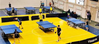 Спортивной школе Петрозаводска подарили теннисные столы