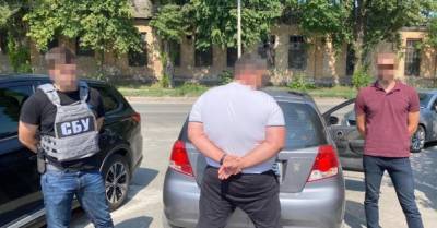 Кировоградских депутатов поймали на взятке от бизнесмена: при обыске нашли арсенал оружия