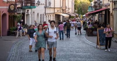 В Литве - новые ограничения для непривитых: им запретят посещение крупных магазинов и ряд услуг
