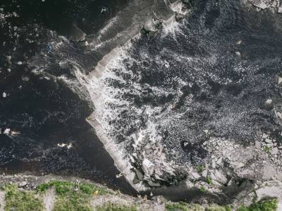 «Мини-Ниагара» с птичьего полета: фотограф показал красоты Большого Тосненского водопада — фото