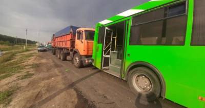 При столкновении автобуса и 2 авто под Курском пострадали 4 человека