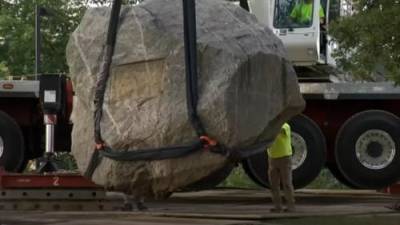 На севере США обнаружили "каменного-расиста"