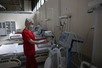 Петербург начал сокращать ковидный коечный фонд в городских больницах