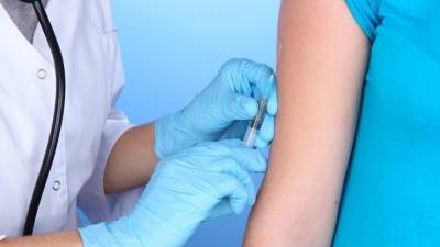 Российские эпидемиологи развеивают мифы о вакцинации от COVID-19