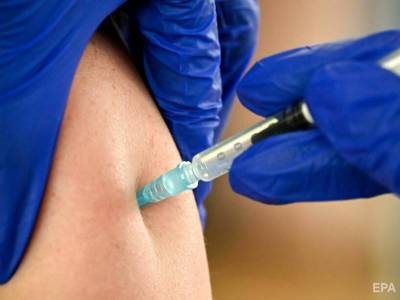 В Германии медсестра вместо вакцины от COVID-19 привила тысячи людей физраствором