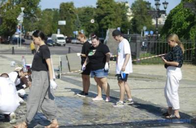 Alyona Alyona отмывает Софийскую площадь после дрифта