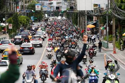 Власти Таиланда отменили приказ об «общественном страхе» из-за протестов