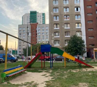 Восемь детских площадок обновили нижегородские волонтеры за один день