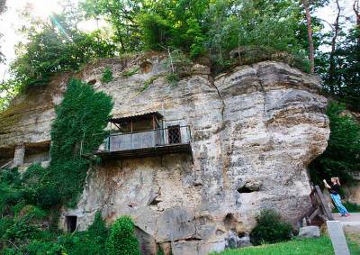 В Чехии продают квартиру в скале